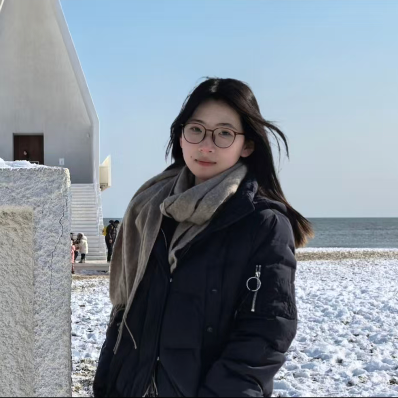 Portrait photo of Jiangyue Zeng